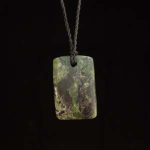 Hand carved Hei Toki bowenite pendant by Nick and Mady