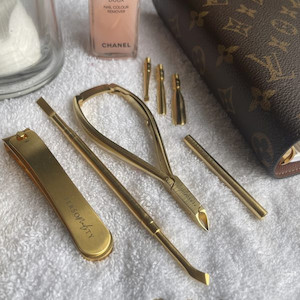 Products: Essential Nail Kits Aon 2025