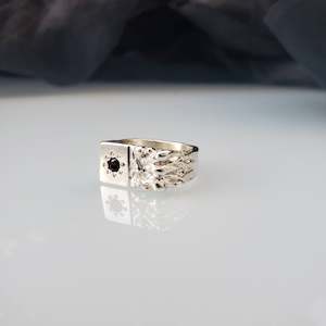 Lichen Signet - Garnet