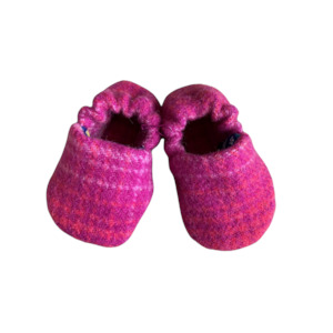 New Zealand Wool Booties And Mittens: Vintage Wool Booties - Fuschia