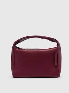 Brie Leon: Luca Mini Port