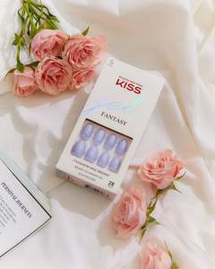 Nails And Treatments: KISS Gel Fantasy -  Day 1
