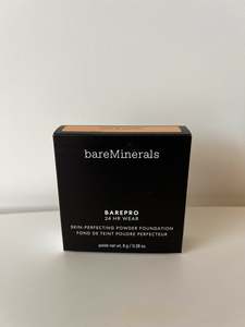Foundation: bareMinerals BAREPRO 24HR Skin-Perfecting Powder Foundation - Light 20