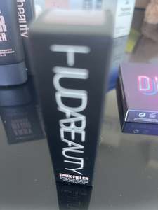 HUDA BEAUTY FAUXFILLER IN BOMBSHELL