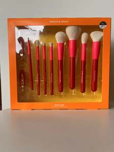 Accessories Category: MECCA MAX Brush Hour 8-Piece Brush & Creaseless Clip Set