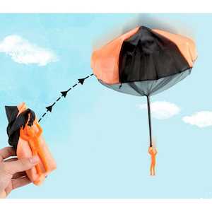 Outdoor Play: 5 pcs. Throw Parachute Army Flying Toy