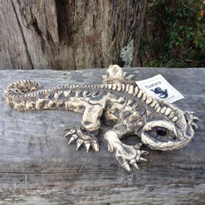 Products: Tuatara small - New Zealand gifts. glass kauri greenstone possum bone