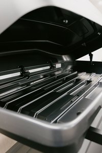 Products: Yakima EasyTrip 470 Litres Textured Black - The Car Company Automotive