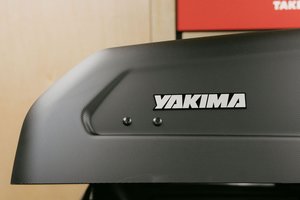 Products: Yakima EasyTrip 400 Litres Textured Black Rooftop Box - The Car Company Automotive