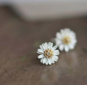 TWIGG JEWELLERY Daisy Stud Earrings