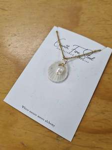 Twigg Jewellery: TWIGG JEWELLERY Ceramic Scallop Shell Necklace
