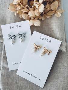 Twigg Jewellery: TWIGG JEWELLERY Bow Pearl Studs