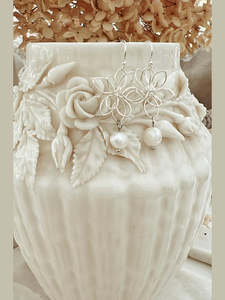 Twigg Jewellery: TWIGG JEWELLERY Wired Beauty Pearl Droplet Earrings