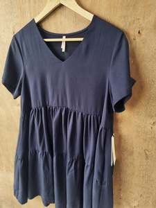 Huffer: HUFFER Cali V Neck Dress Midnight Navy