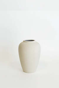 Hayz Homewares: HAYZ HOMEWARES Ivory Textured Large Flower Vase 18cm