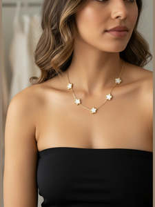 TWIGG JEWELLERY Clover Necklace Pearl