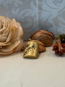 Products: Elegant Gold-Plated Sterling Silver Harakeke Pendant - Unique Design - The Chunky Jeweller