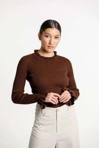 RUFFLE LONGSLEEVE // CHOCOLATE