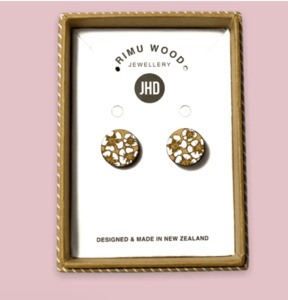 Earrings: Manuka Bunch Rimu Studs
