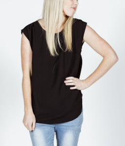 Home Lee: Home-Lee | Black Daisy Tee