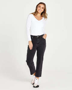 Jeans 1: Sass | Mavourne Straight Leg Jeans - 82 Wash