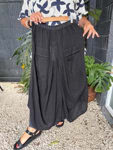 Pants: Helga May | Black Normandie Linen pants