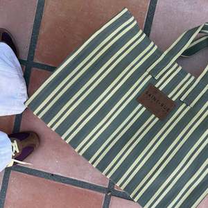 Bags: Saint-Rue 22 - Midi Tote - Olive