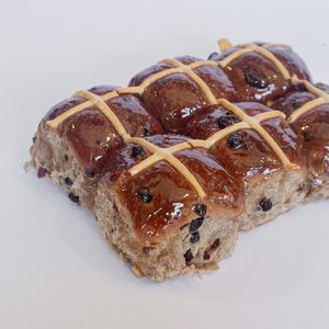 PRE-ORDER: Volare Hot Cross Buns