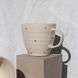 Kitchenware: Brogan Handmade Mug - Hearts - White