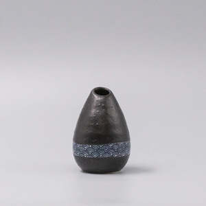 Naibu - Black Wave Pinecone Vase