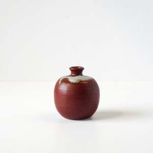 Naibu Pottery: Naibu - Terracotta & White Round Vase