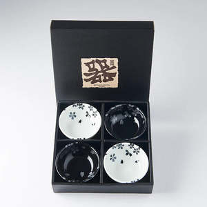 Naibu - Black & White Sakura Sauce Dish Set