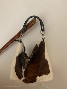 Products: The Slouch Bag – choco/white