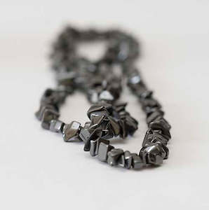 Chips And Beads: Chip String of Hematite