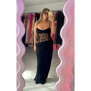 Size 14: Black Akio Maxi