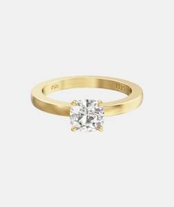 Rings: Classic 4 Claw Diamond Solitaire