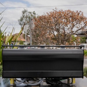 Synesso: Jaw Dropping 3 Group SYNESSO Hydra Commercial Coffee Machine