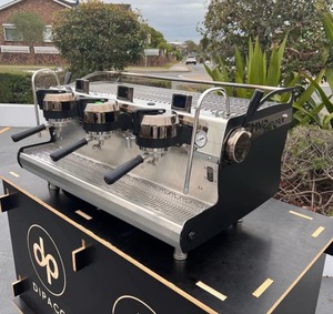 Synesso: CUSTOM Ex Demo Synesso MVP HYDRA 3 Group Commercial Coffee Machine