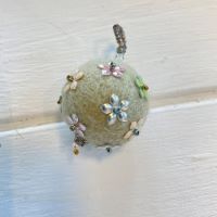 Christmas: Decorative Felt Bauble Medium