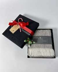 Lifestyle: Xmas Gift Box - Organic Merino Scarf - Stone