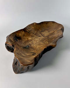 Sculpture: Ancient NZ Kauri Wood Center Piece - "Kumete"