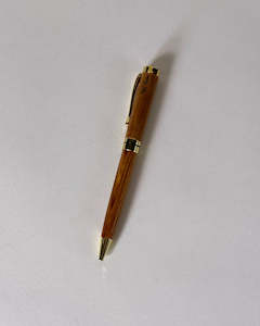 Native Wood Pen Rimu - Brass Trim
