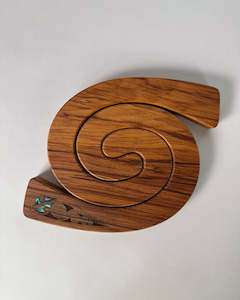 Homeware: Rimu Wooden Table Mat with Paua Shell - Maori Heritage Design