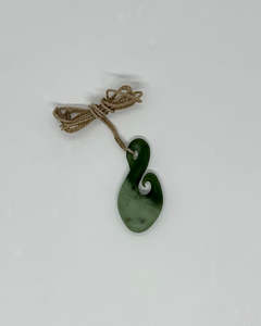 Kiwiana: Hei Matau/Fish Hook Pounamu | Greenstone Pendant