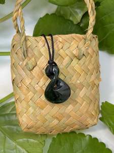 Greenstone | Pounamu Pikorua/Single Twist Pendant - Small