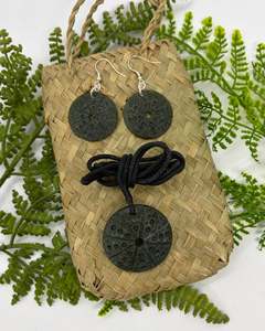 Kiwiana: Pounamu | Greenstone Kina Shell Pendant & Earrings Set