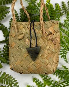 Accessories: Pounamu | Greenstone Niho/Tooth Pendant