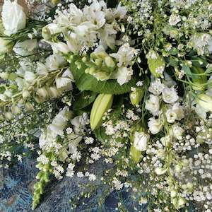 Flowers: "Classic White" Bouquet