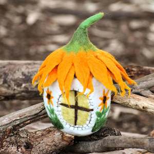 Tara Treasures - Felt Sunflower Fairies & Gnomes House