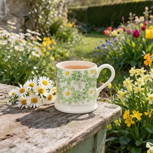 Emma Bridgewater - Green Daisy Fields ½ Pint Mug